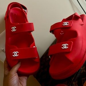 Chanel Sandels